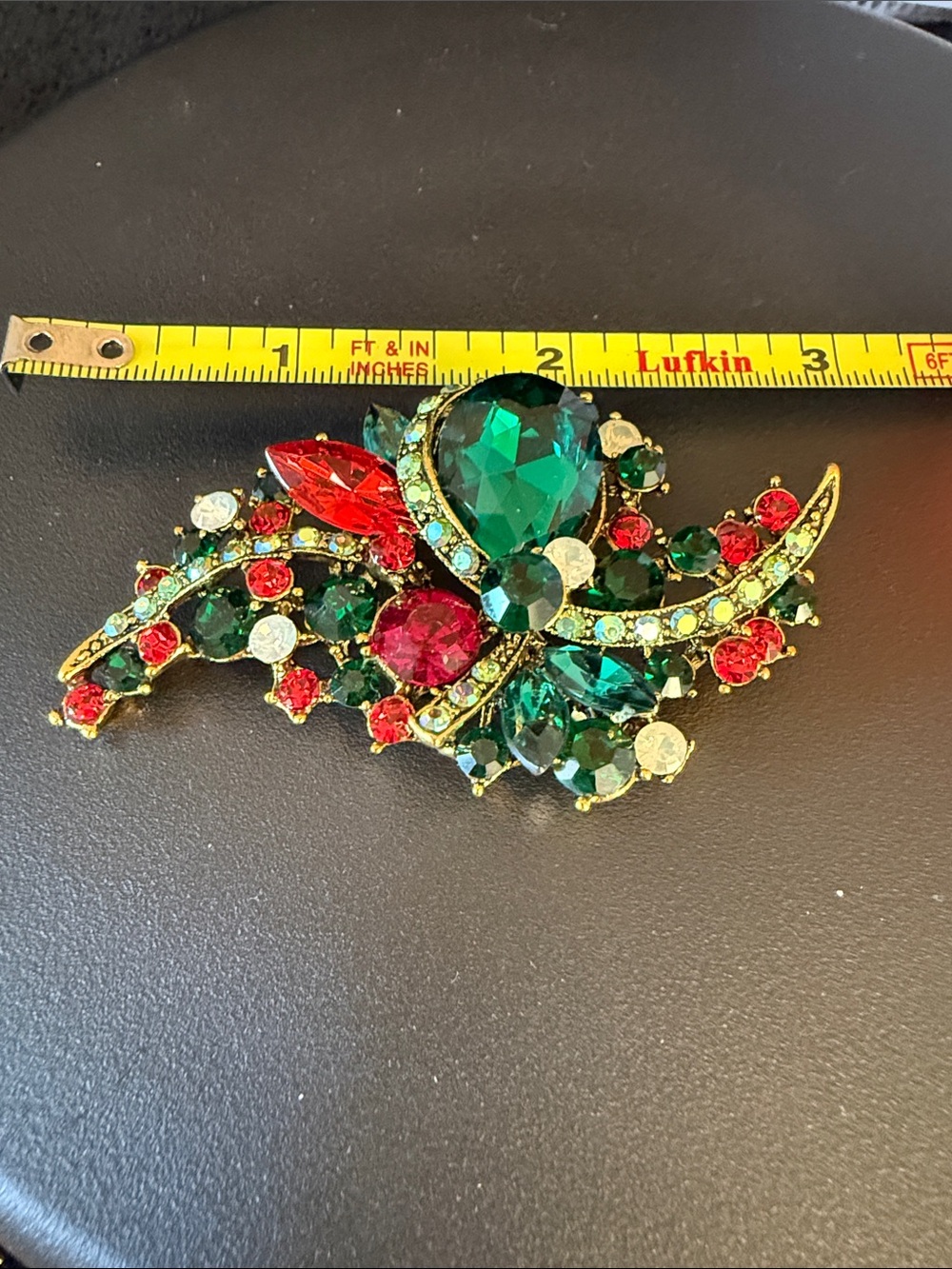 Vintage-Inspired Gold Brooch with Emerald and Ruby Crystals